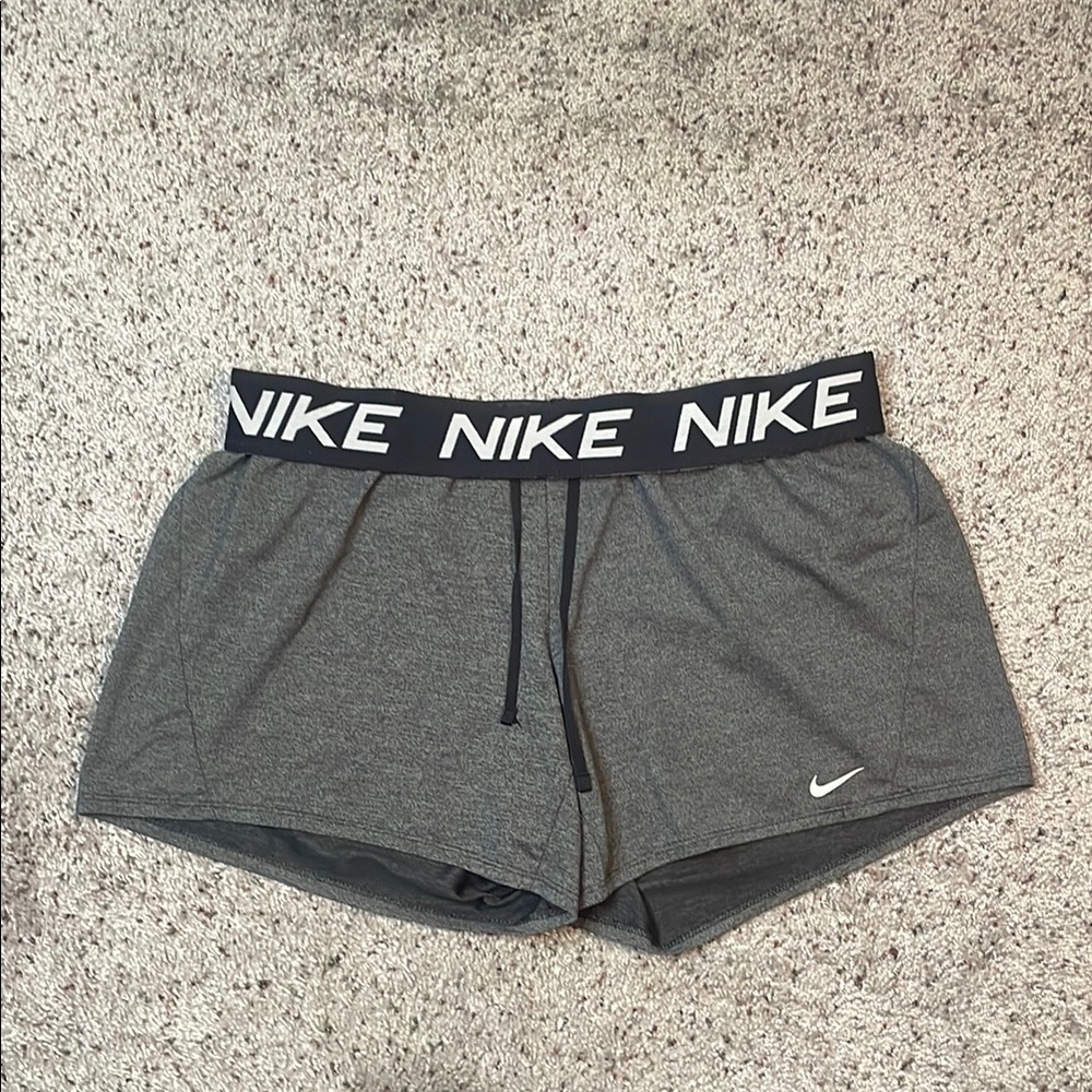 Nike Gray & Black Logo Waistband Woman’s Athletic Shorts Size Medium